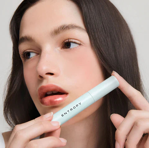 ENTROPY makeup med lip tints, gloss och glowgivande produkter