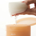Uppljusande toner pads från Abib med niacinamid och glutathion som bidrar till en jämnare hudton och klarare hud
