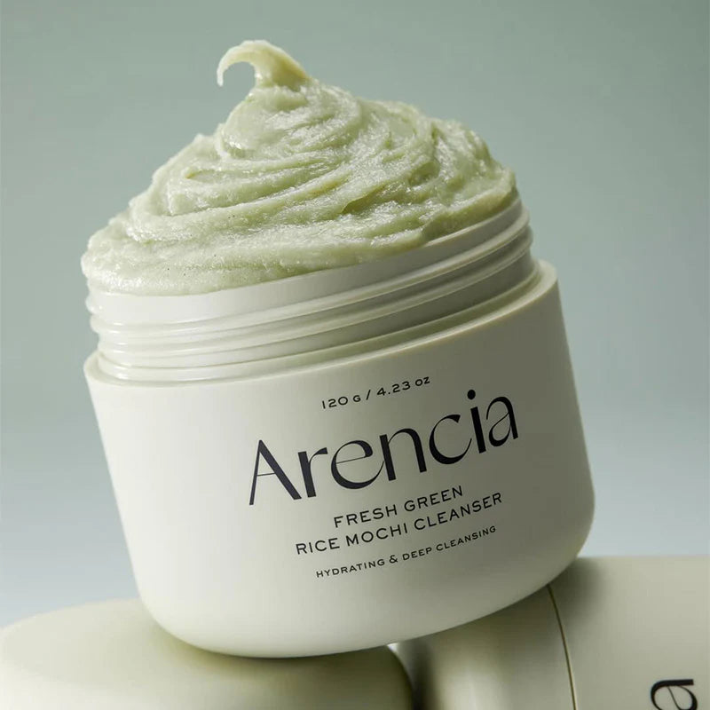 Mjuk mochi-textur hos Arencia Fresh Green Rice Cleanser – skonsam rengöring för oren hud