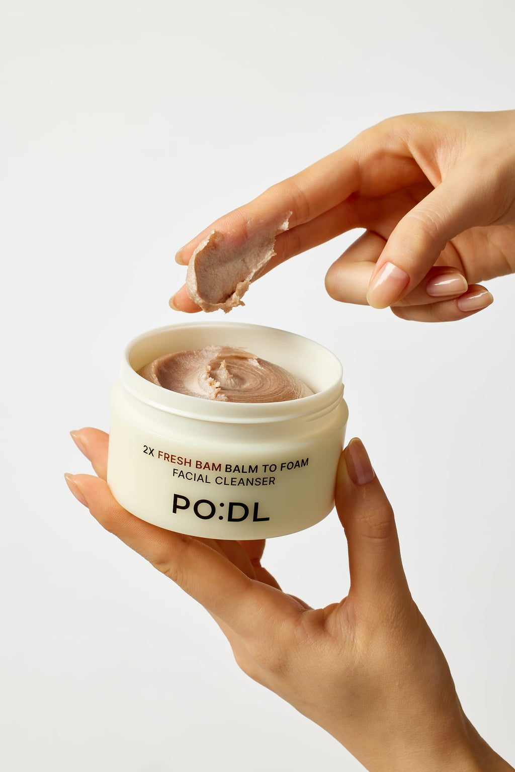 balm to foam cleanser som effektivt tar bort smink och orenheter