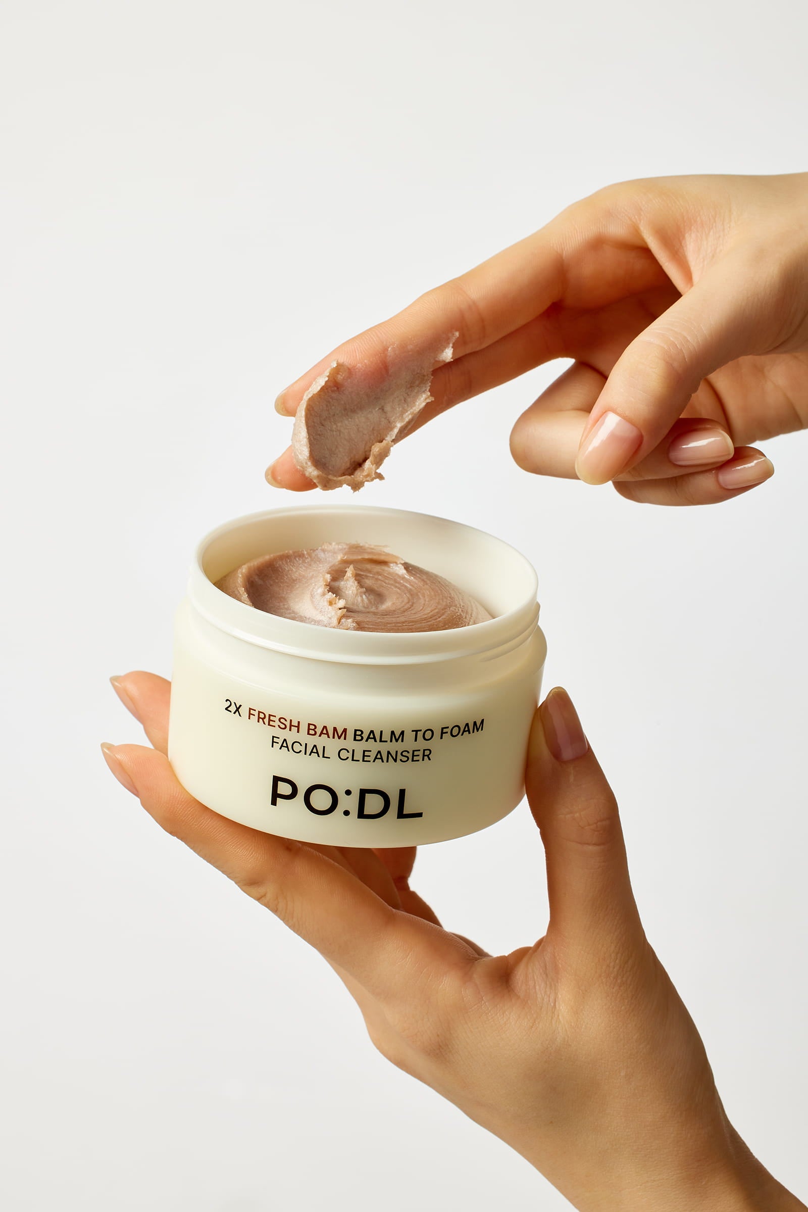 balm to foam cleanser som effektivt tar bort smink och orenheter