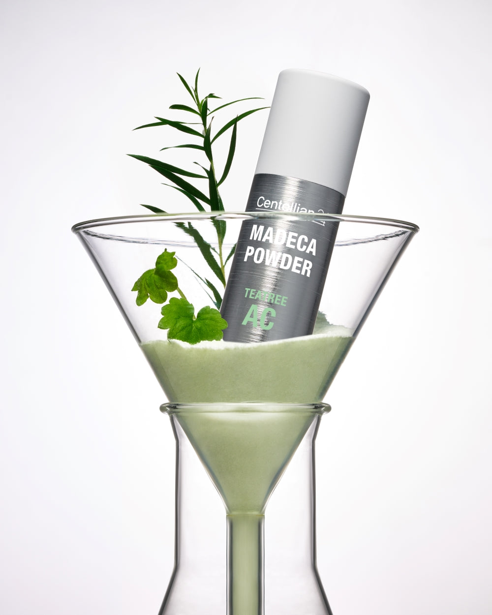 Aknepuder med Tea Tree och Madeca-komplex som lugnar huden och reducerar orenheter