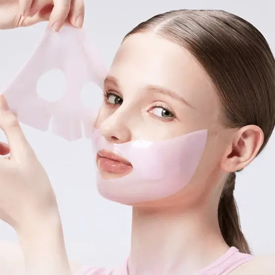 Applying the COSRX Peptide Collagen hydrogel mask
