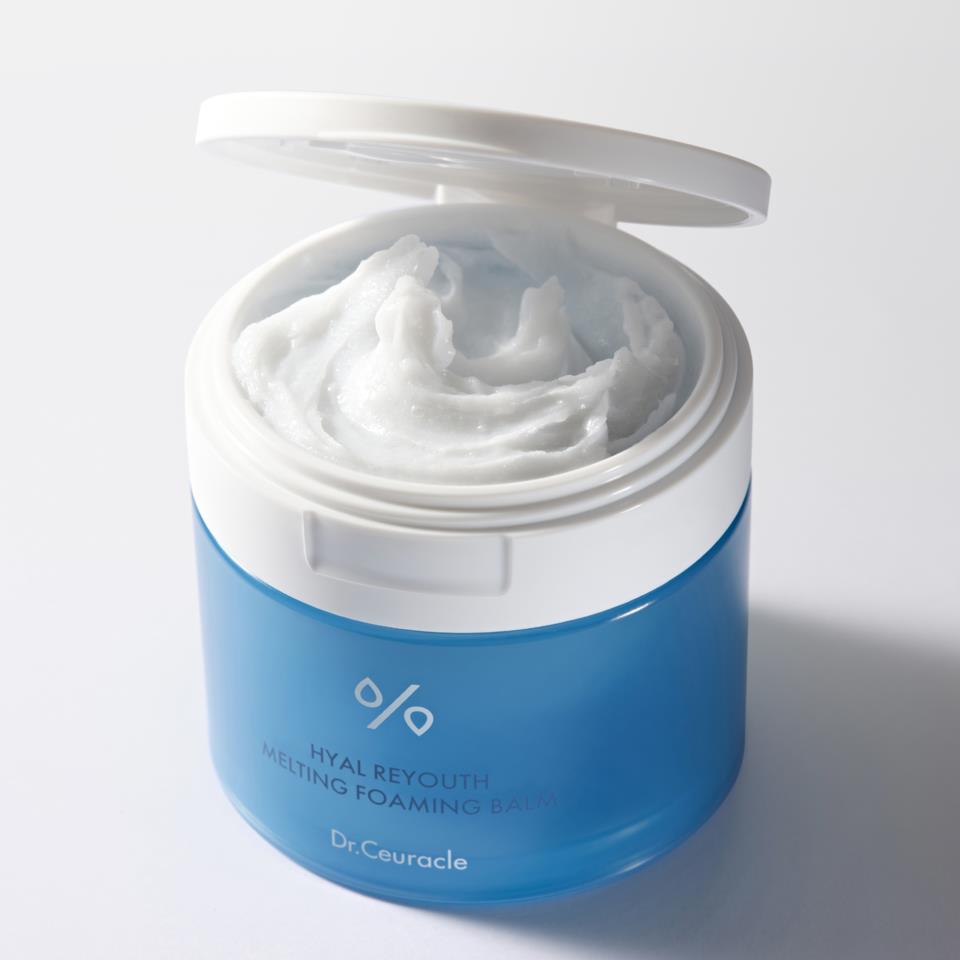 Smältande textur från Dr.Ceuracle Hyal Reyouth Melting Foaming Balm