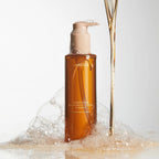 Oil-to-foam cleanser som avlägsnar makeup, solskydd och orenheter utan att torka ut huden