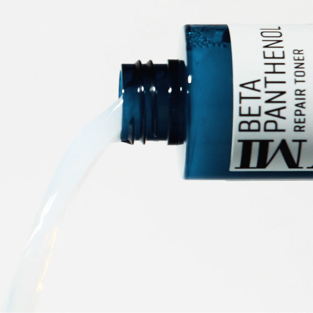 Hydrating toner with panthenol and hyaluronic acid for dry skin