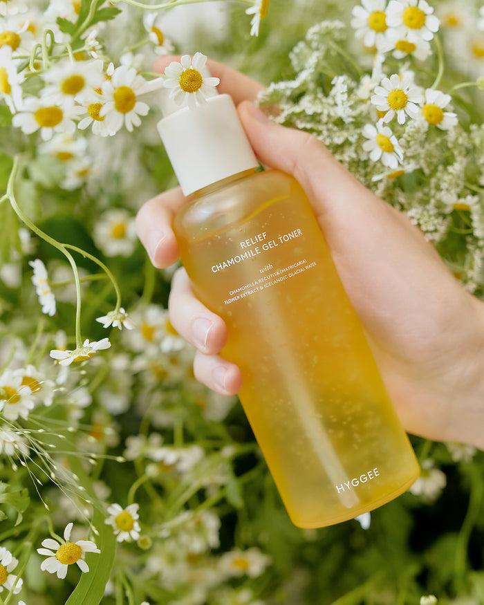 Återfuktande chamomile toner från HYGGEE för mjuk och lugnad hud koreansk
