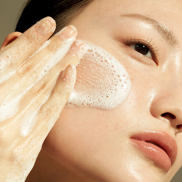 Dear Klairs Gentle Black Facial Cleanser 140ml vegan