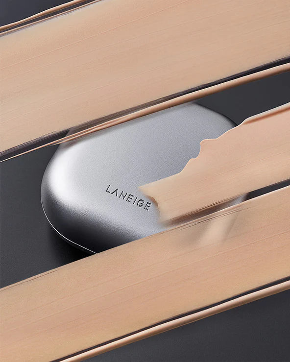 Cushion foundation som kontrollerar olja och ger matt finish hela dagen