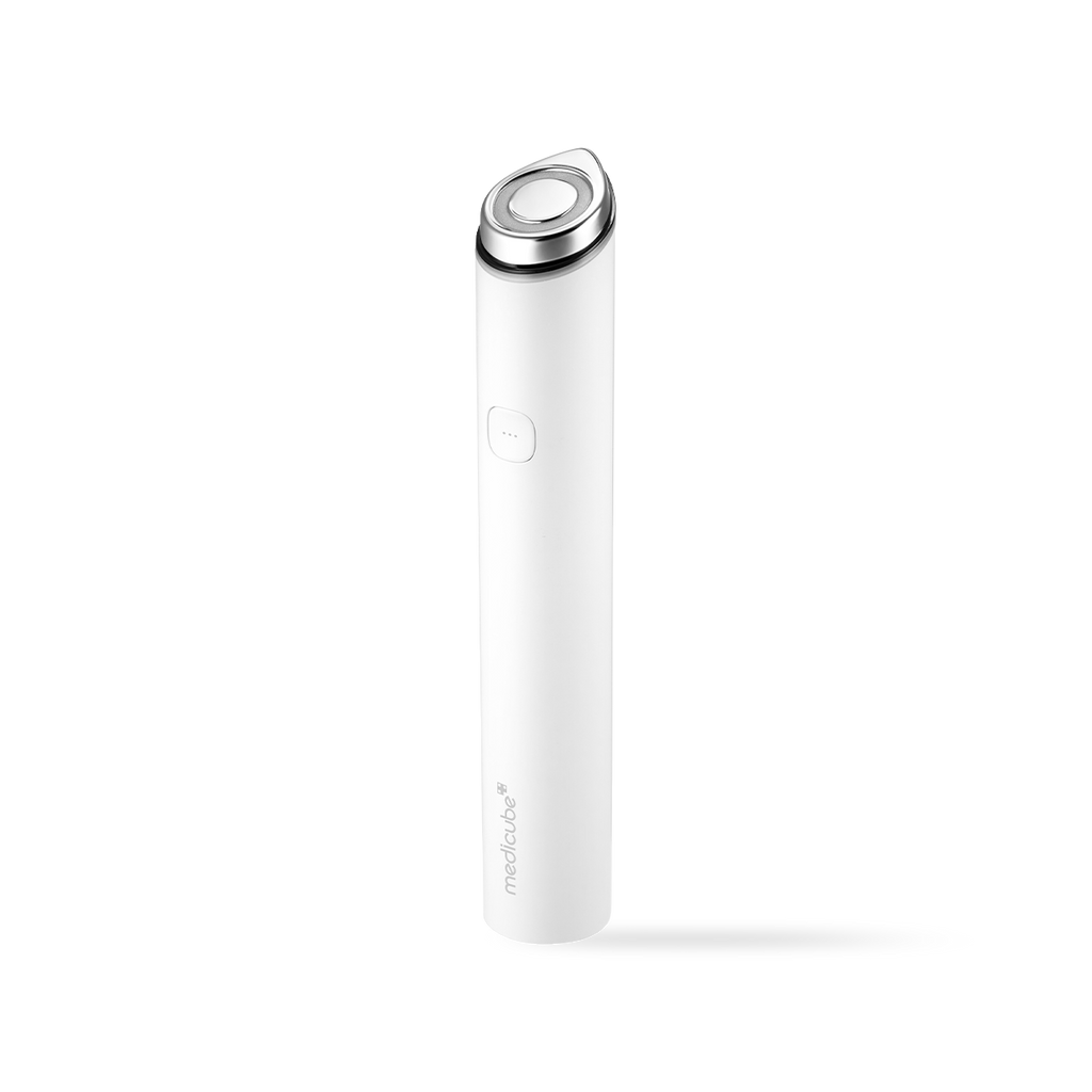Medicube AGE-R Booster Pro Mini Vit enhances skincare absorption and boosts glow for smoother skin (hudvårdsapparat för bättre absorption)