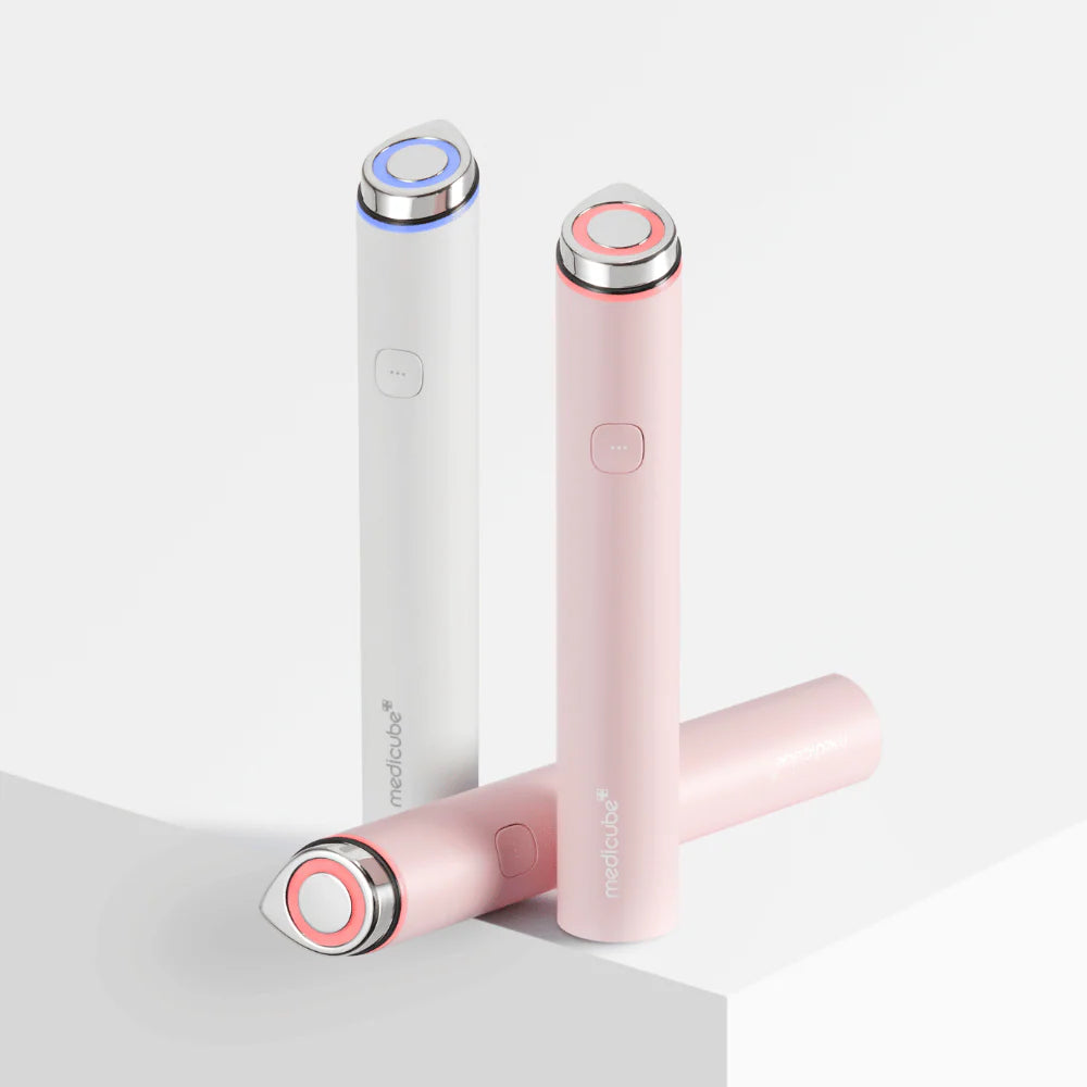 Hydrating skin device Medicube AGE-R Booster Pro Mini Vit helps improve moisture levels and skin radiance (för återfuktad och frisk hud)