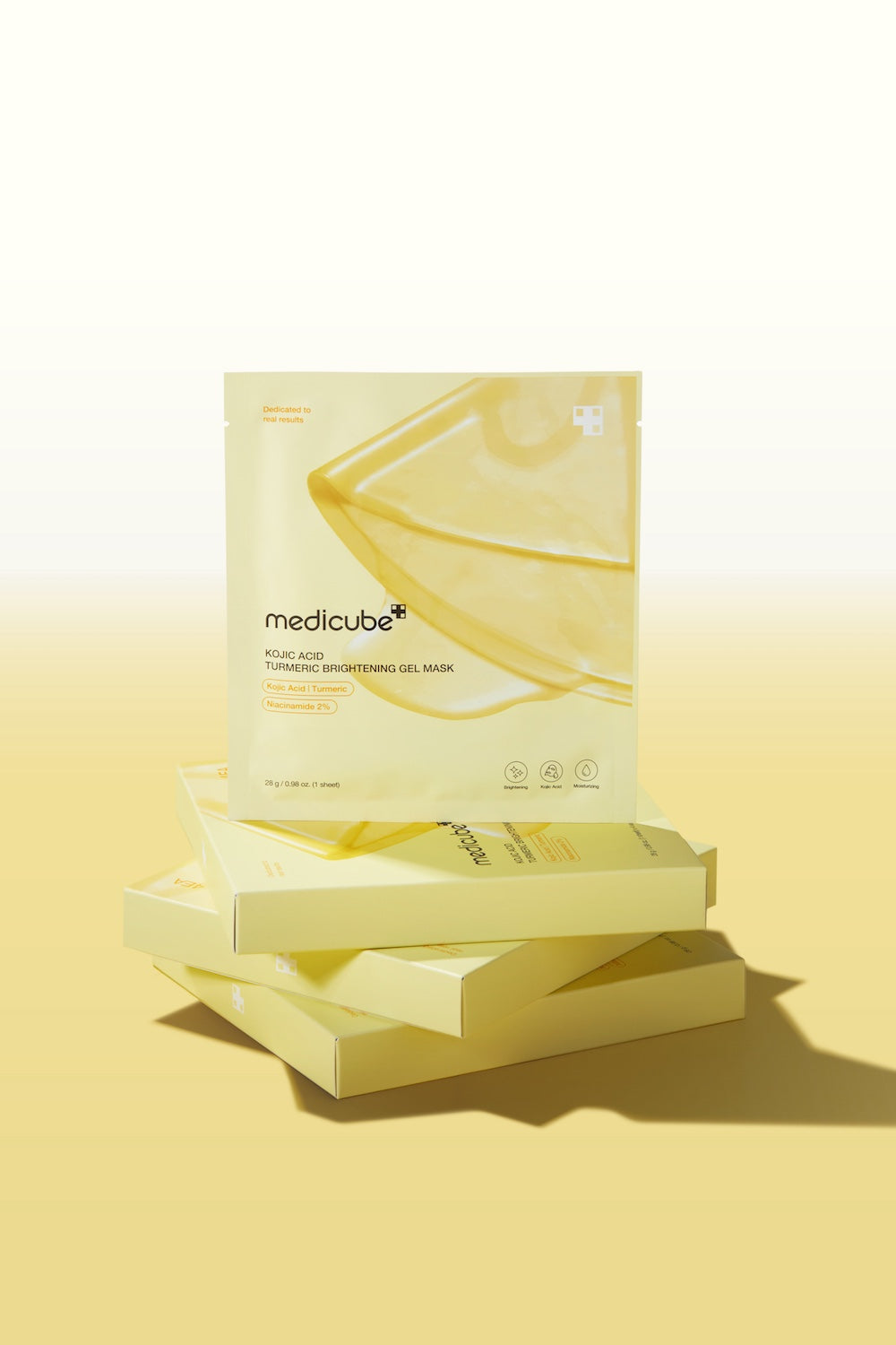 Brightening sheet mask with kojic acid and turmeric from Medicube 4 pack improves uneven skin tone (utjämnande ansiktsmask)