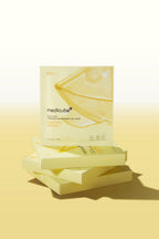 Brightening sheet mask with kojic acid and turmeric from Medicube 4 pack improves uneven skin tone (utjämnande ansiktsmask)