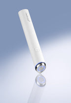 K-beauty device Medicube AGE-R Booster Pro Mini Vit supports advanced skincare and radiant healthy skin (hudvårdsteknologi för lyster)