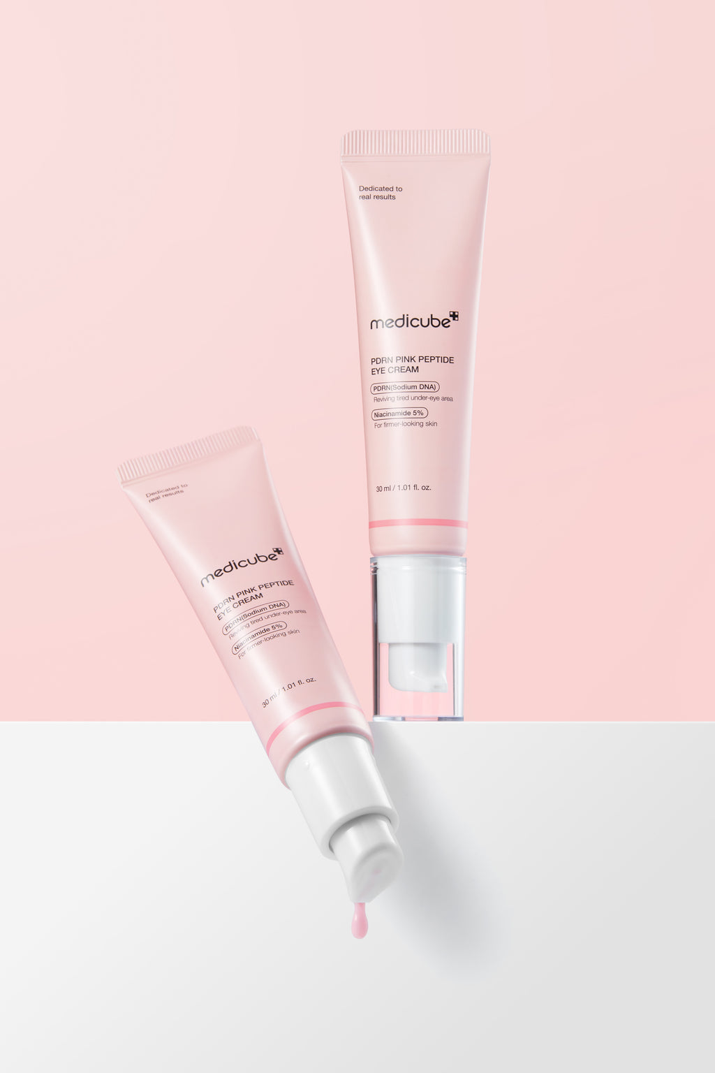Medicube ögonkräm mot mörka ringar och rynkor, PDRN Pink Peptide Eye Cream som ger lyster och slätare hud.