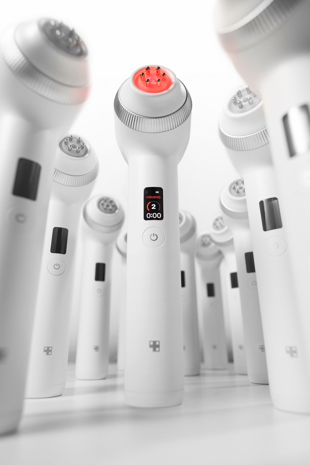 Premium skin care device Medicube AGE-R Ultra Tune 40.68 delivers advanced lifting and skin rejuvenation (premium hudvårdsapparat)