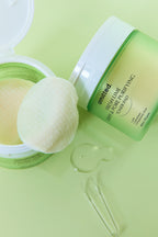 Exfolierande toner pads som hjälper till att rengöra porer