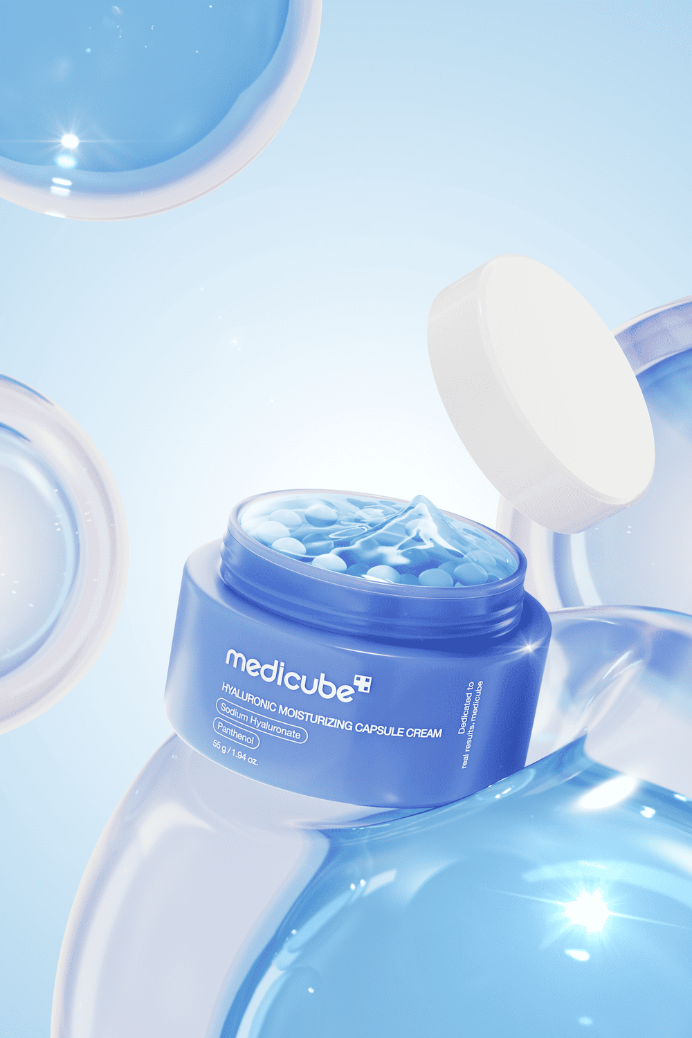 Plumping moisturizer with hyaluronic acid and ceramides for long lasting hydration