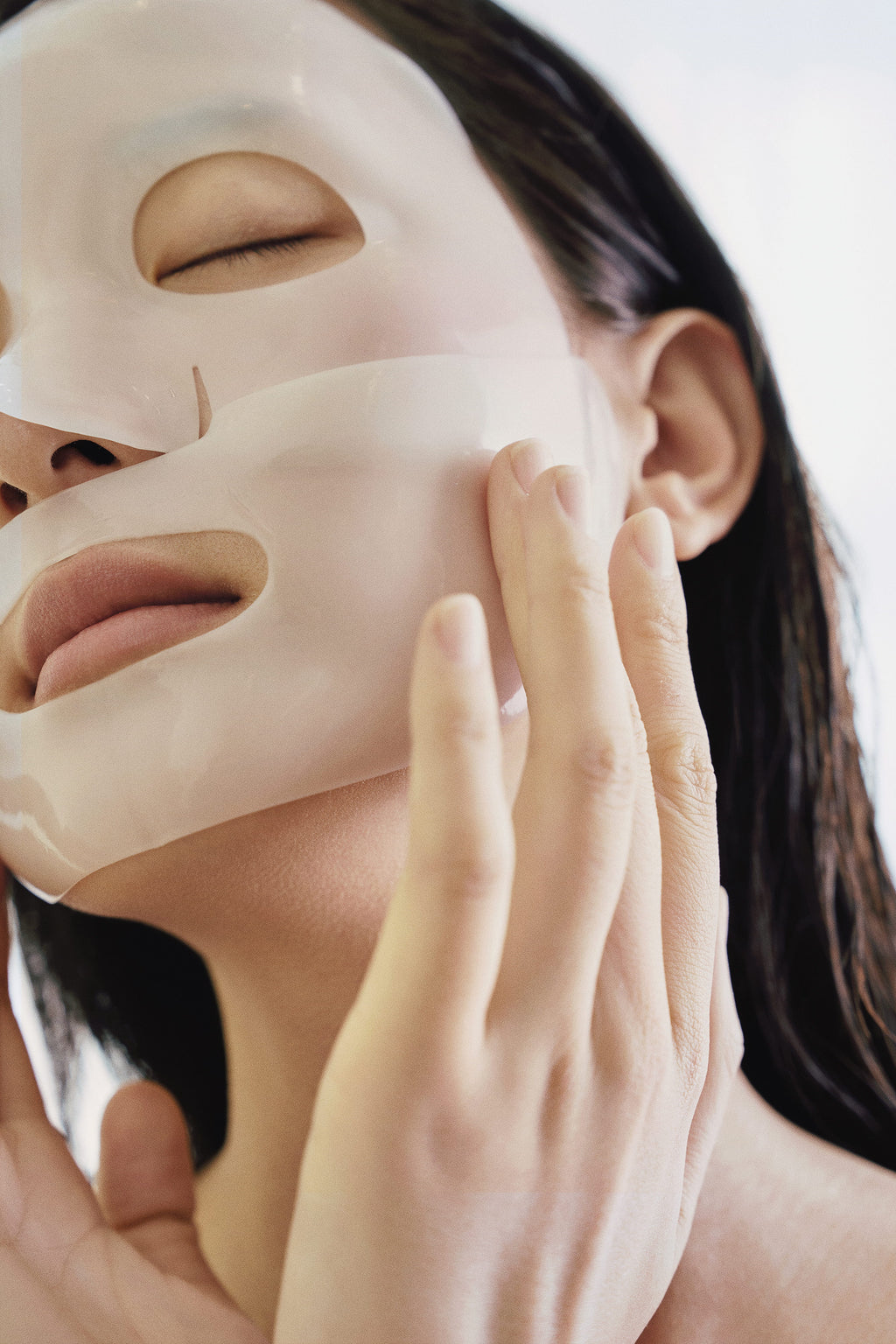 applicering av PO DL hydromask för återfuktad och mjuk hud