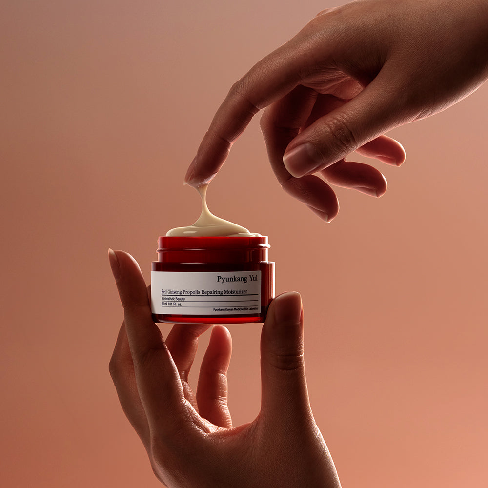 Pyunkang Yul repairing moisturizer med röd ginseng och propolis 30 ml, näringsrik K-beauty kräm som stärker hudbarriären och förbättrar elasticitet.
