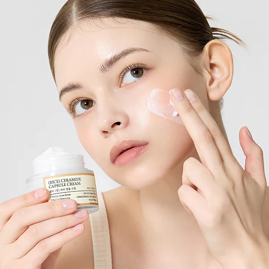 Koreansk ansiktskräm med Rice Bran Water, Ceramide NP och Panthenol som återfuktar huden på djupet
