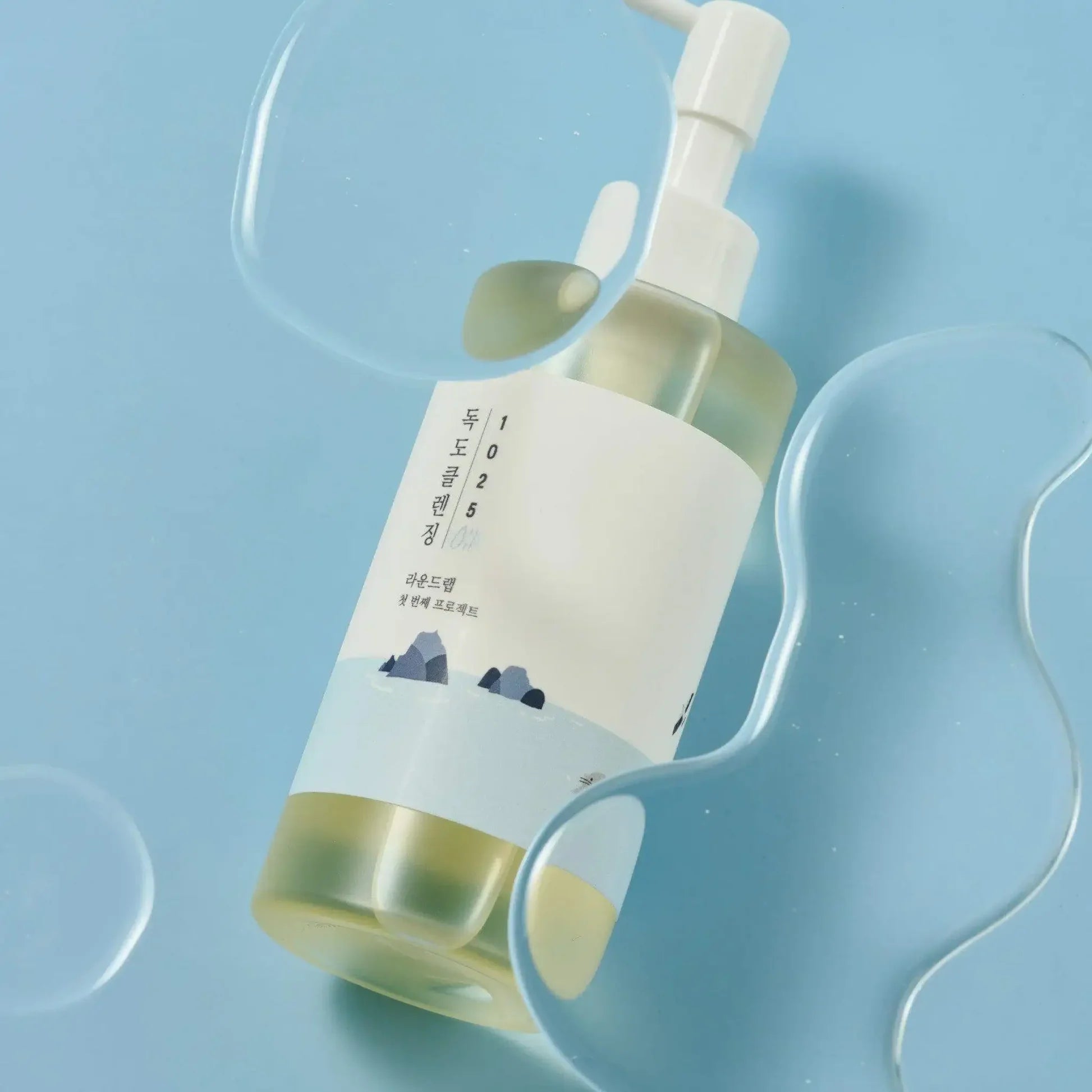 ROUNDLAB Dokdo Cleansing Oil som första steg i dubbelrengöring