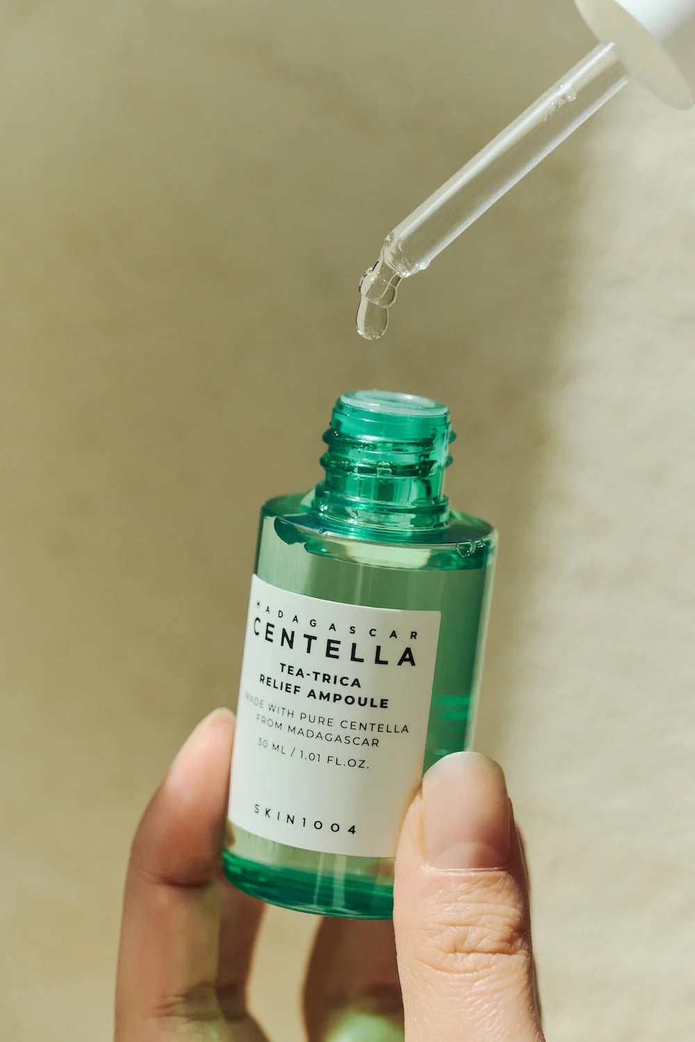 SKIN1004 Centella Tea-Trica Relief Ampoule 30ml lugnande serum med centella och tea tree som minskar irritation och balanserar oljig hud