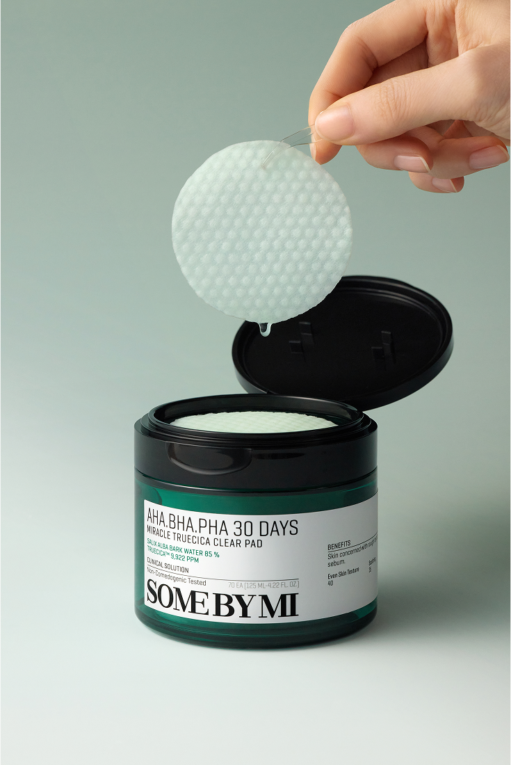 Exfoliating toner pads with AHA BHA and PHA for clearer skin